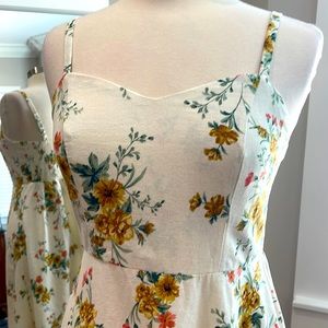 NWT Old Navy Sz M (6) cream with golden, coral and green flowers elastic back